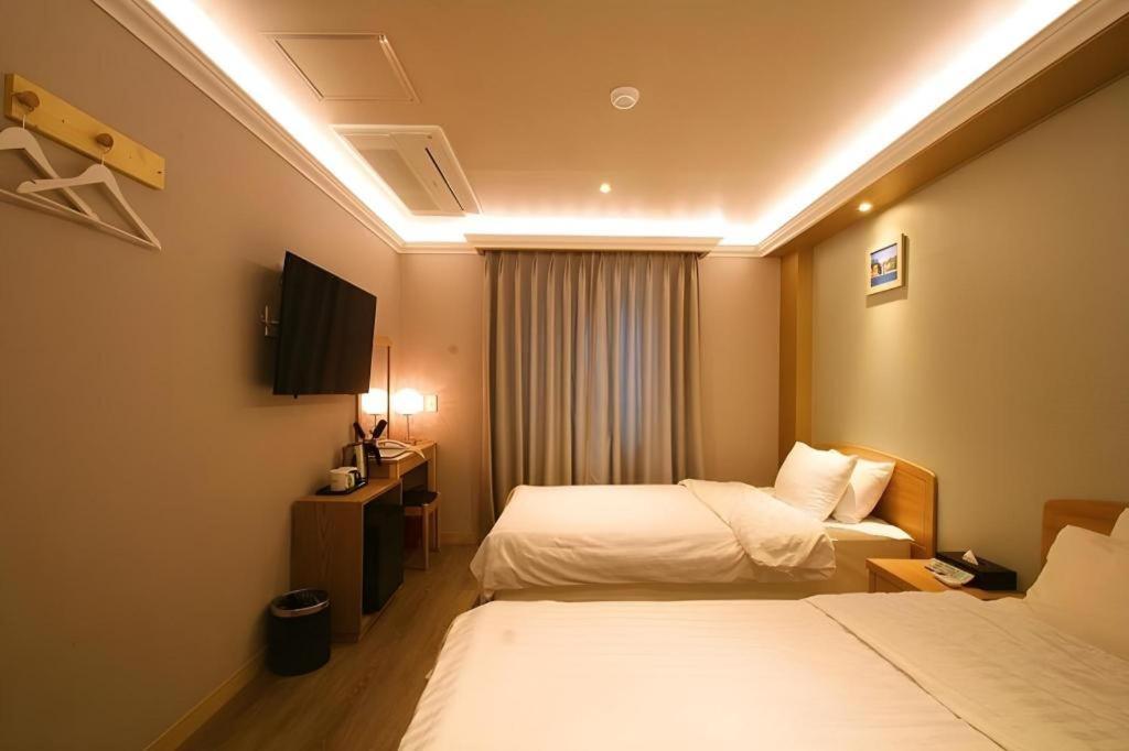 Jeju Sejong Hotel Екстер'єр фото