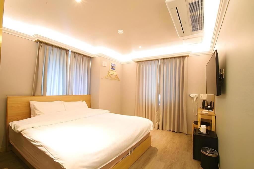 Jeju Sejong Hotel Екстер'єр фото
